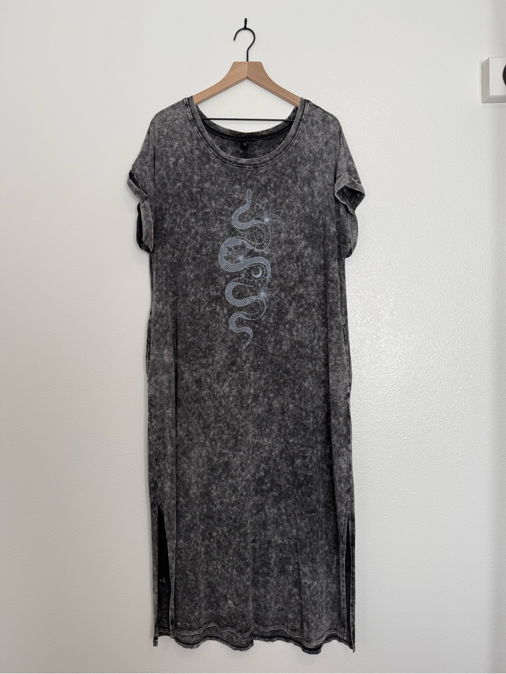 Torrid - Jersey Black Mineral Wash Snake Flower Short Sleeve Tee Shirt Dress 1X - Picture 2 of 11